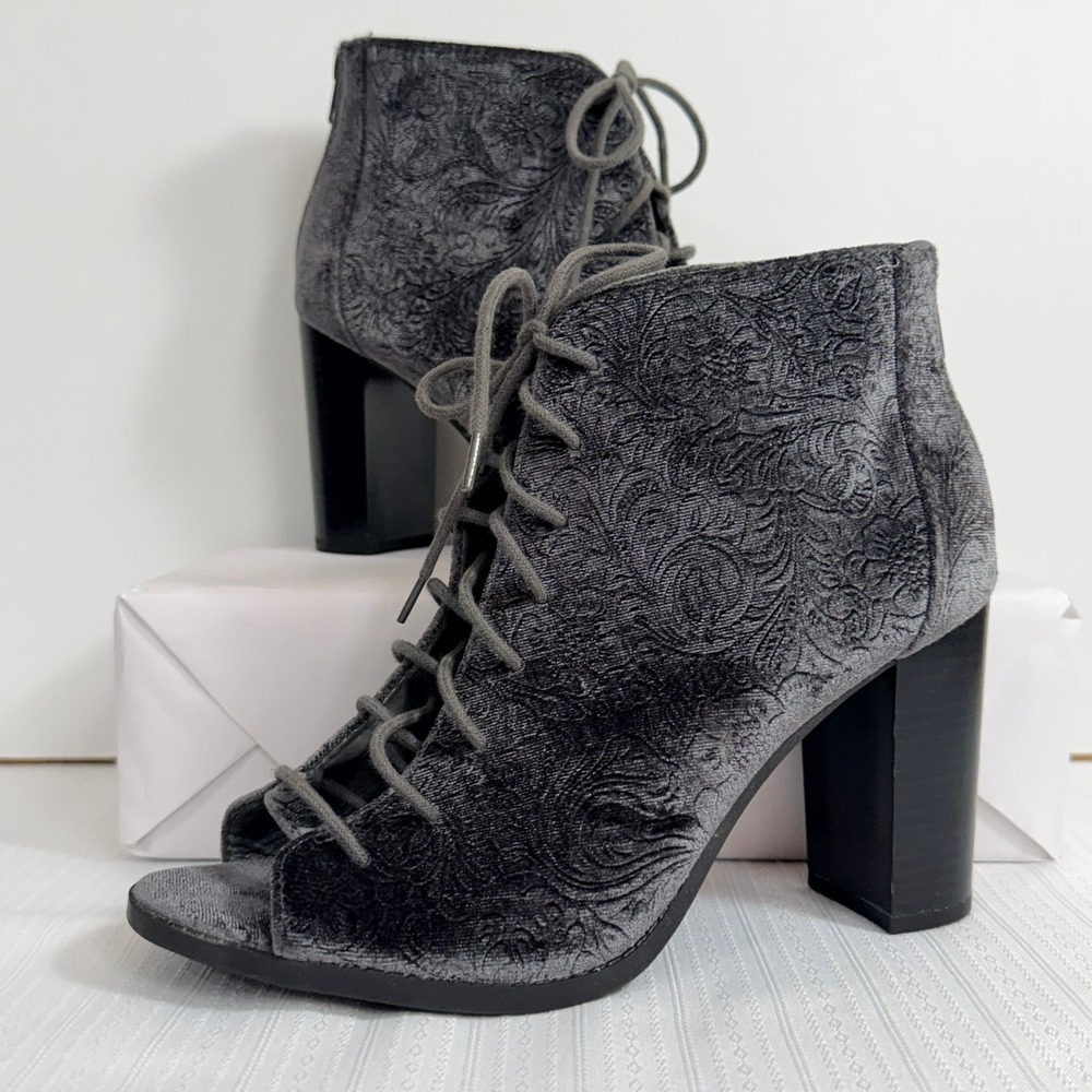 Report Women 8.5 Willamette Grey Embossed Velvet Peep Toe Lace Block Heel Boots